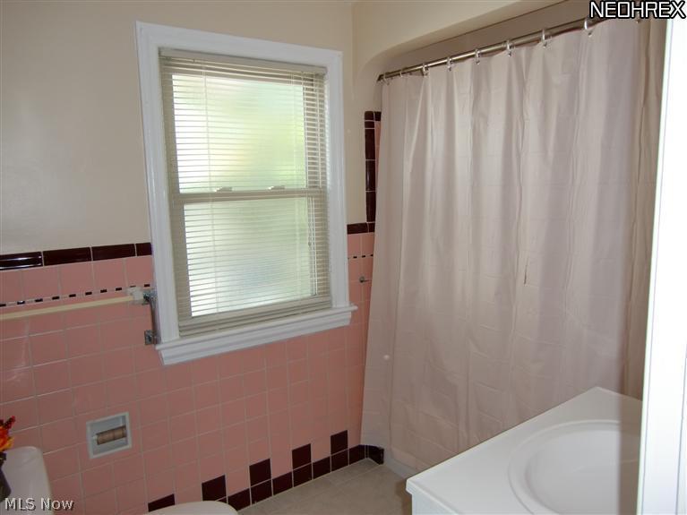 1131 Pennfield Road Cleveland, OH 44121 - Photo 15 of 23