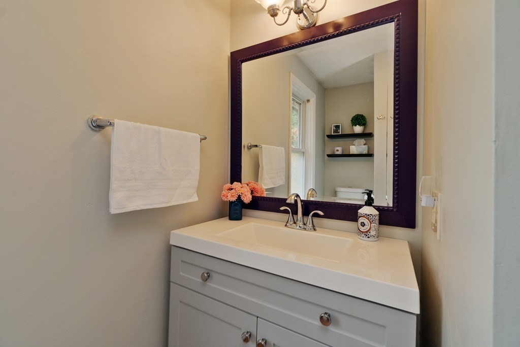 236 Burlingame Road, Unit E Charlton, MA 01507 - Photo 10 of 31 Gallery Image 10