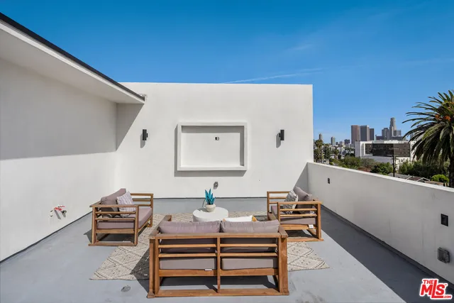 $8,000 | 2003 1/2 West Bellevue Avenue, Los Angeles, CA 90026