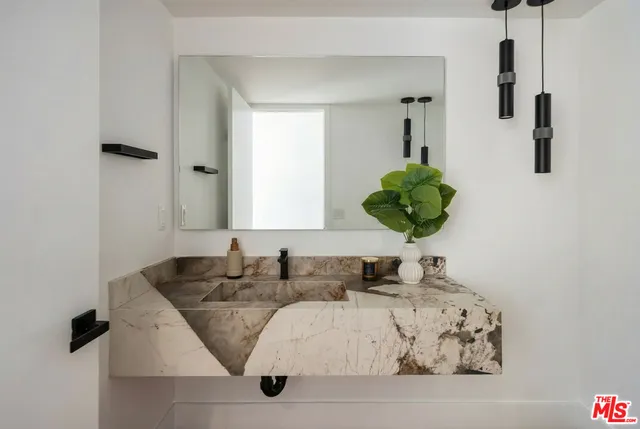 $8,000 | 2003 1/2 West Bellevue Avenue, Los Angeles, CA 90026