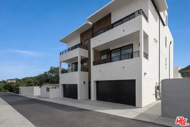 $8,000 | 2003 1/2 West Bellevue Avenue, Los Angeles, CA 90026