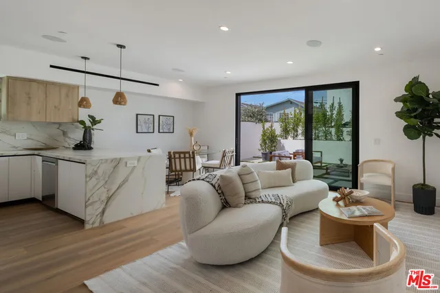 $8,000 | 2003 1/2 West Bellevue Avenue, Los Angeles, CA 90026