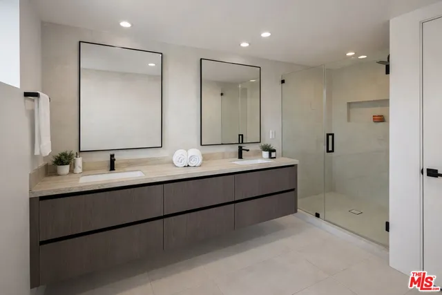 $8,000 | 2003 1/2 West Bellevue Avenue, Los Angeles, CA 90026