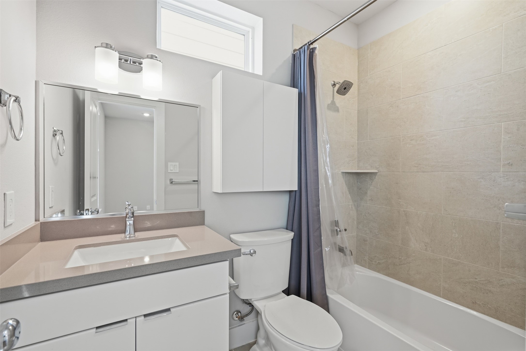 1282 North Post Oak Road, Unit A Houston, TX 77055 - Photo 20 of 23 3rd full bathroom on 3rd fkoor