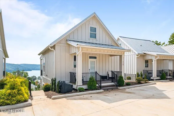 $209,000 | 118 East Hbr Vw Lane, Unit B, La Follette, TN 37766