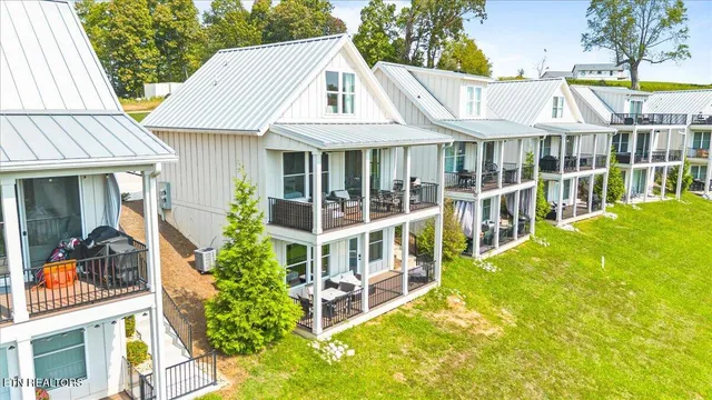 $209,000 | 118 East Hbr Vw Lane, Unit B, La Follette, TN 37766