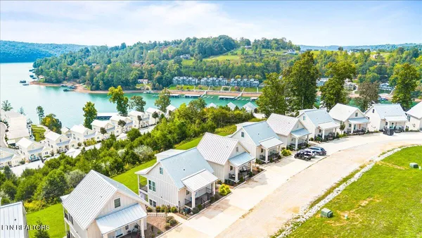 $209,000 | 118 East Hbr Vw Lane, Unit B, La Follette, TN 37766