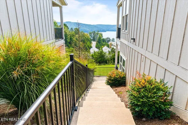 $209,000 | 118 East Hbr Vw Lane, Unit B, La Follette, TN 37766