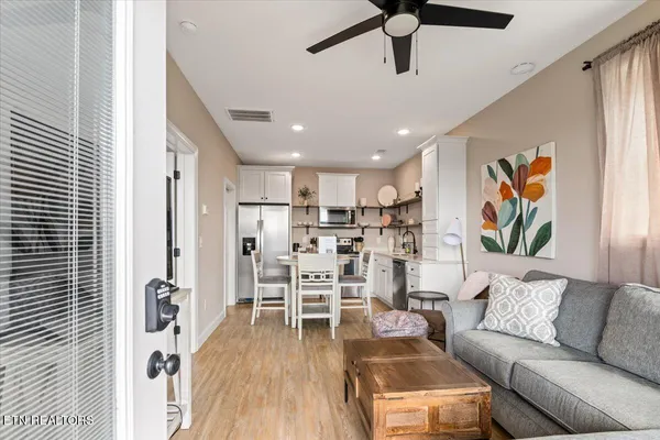 $209,000 | 118 East Hbr Vw Lane, Unit B, La Follette, TN 37766