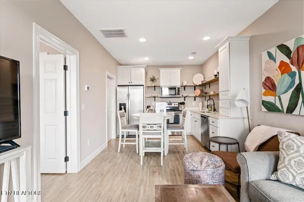 $209,000 | 118 East Hbr Vw Lane, Unit B, La Follette, TN 37766