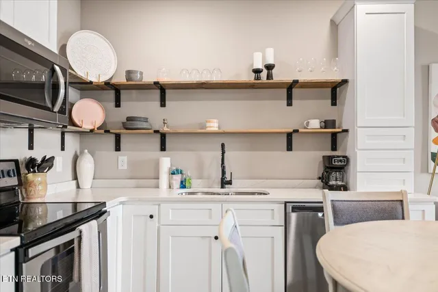 $209,000 | 118 East Hbr Vw Lane, Unit B, La Follette, TN 37766