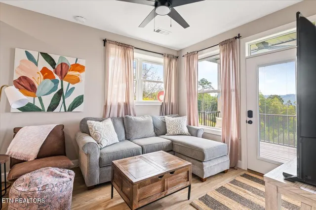 $209,000 | 118 East Hbr Vw Lane, Unit B, La Follette, TN 37766