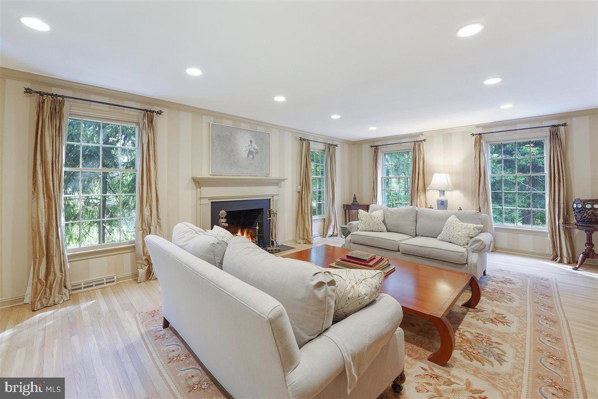 890 Westover Road Newtown Square, PA 19073 - Photo 5 of 70