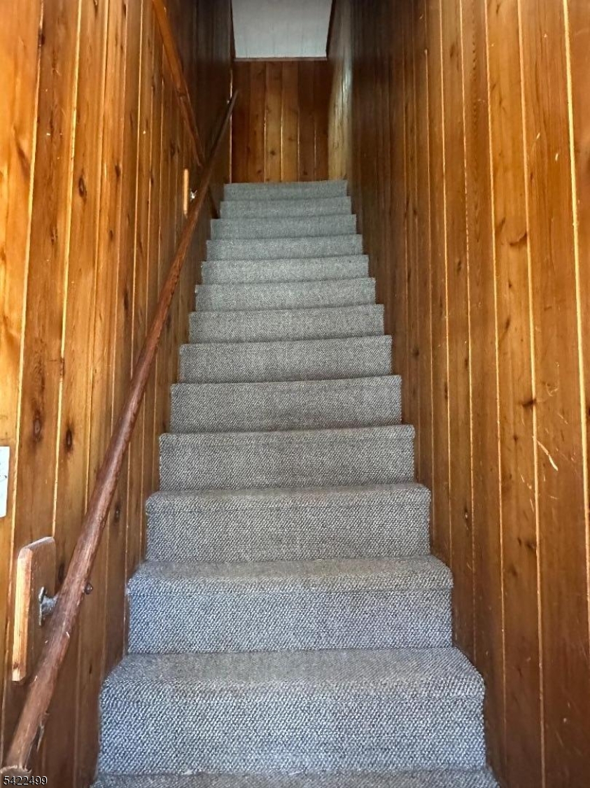 27 Center Street Clinton, NJ 08809 - Photo 2 of 13