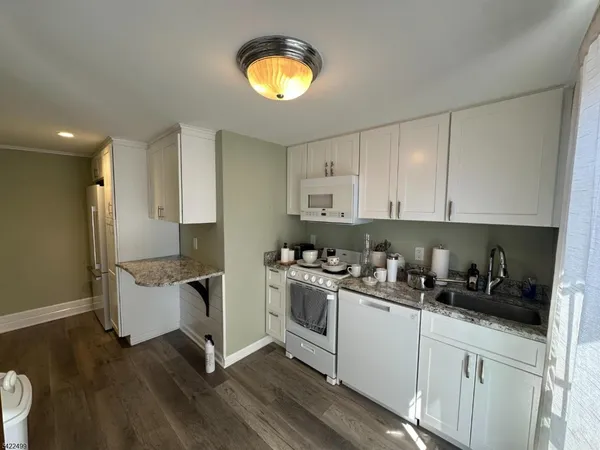 $1,800 | 27 Center Street, Clinton, NJ 08809