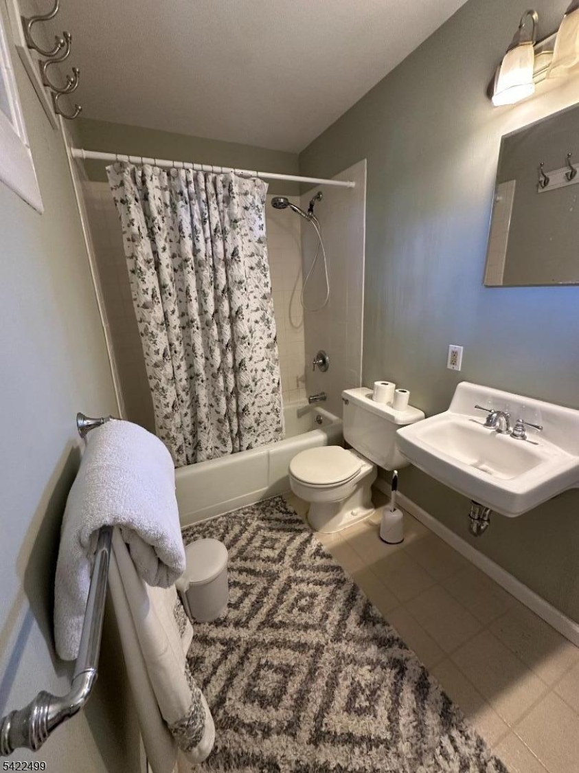 27 Center Street Clinton, NJ 08809 - Photo 8 of 13