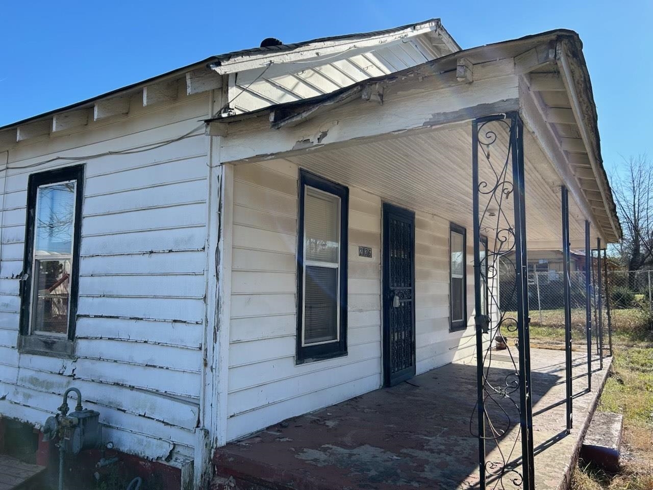 2136 Sparks Street Memphis, TN 38106 - Photo 2 of 8 a view of a house with a door