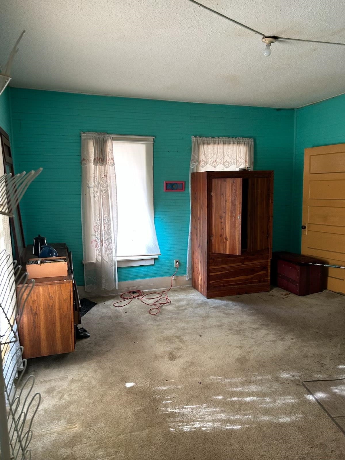 2136 Sparks Street Memphis, TN 38106 - Photo 7 of 8 a view of room with furniture and a window