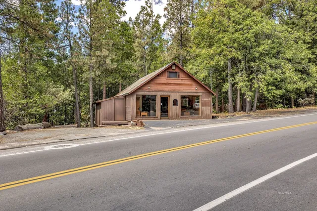 $425,000 | 54730 North Circle Drive, Idyllwild, CA 92549