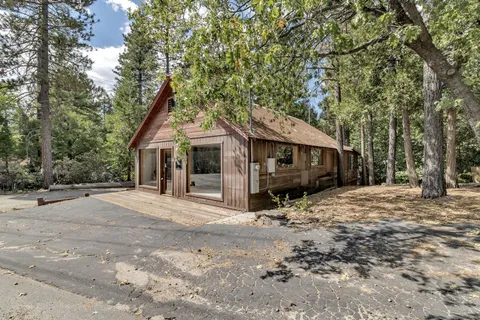$425,000 | 54730 North Circle Drive, Idyllwild, CA 92549