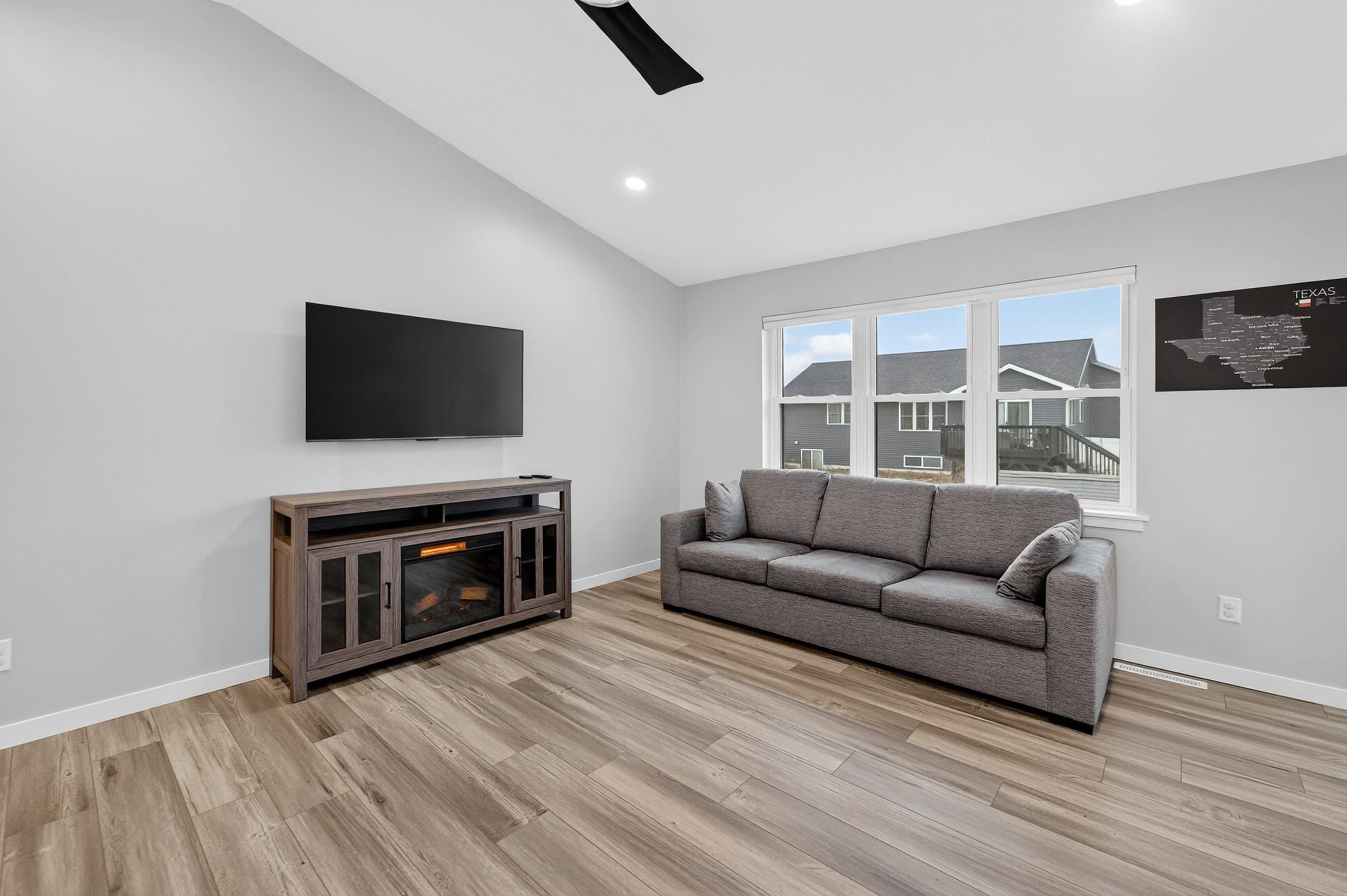 654 Locust Lane Evansville, WI 53536 - Photo 16 of 40