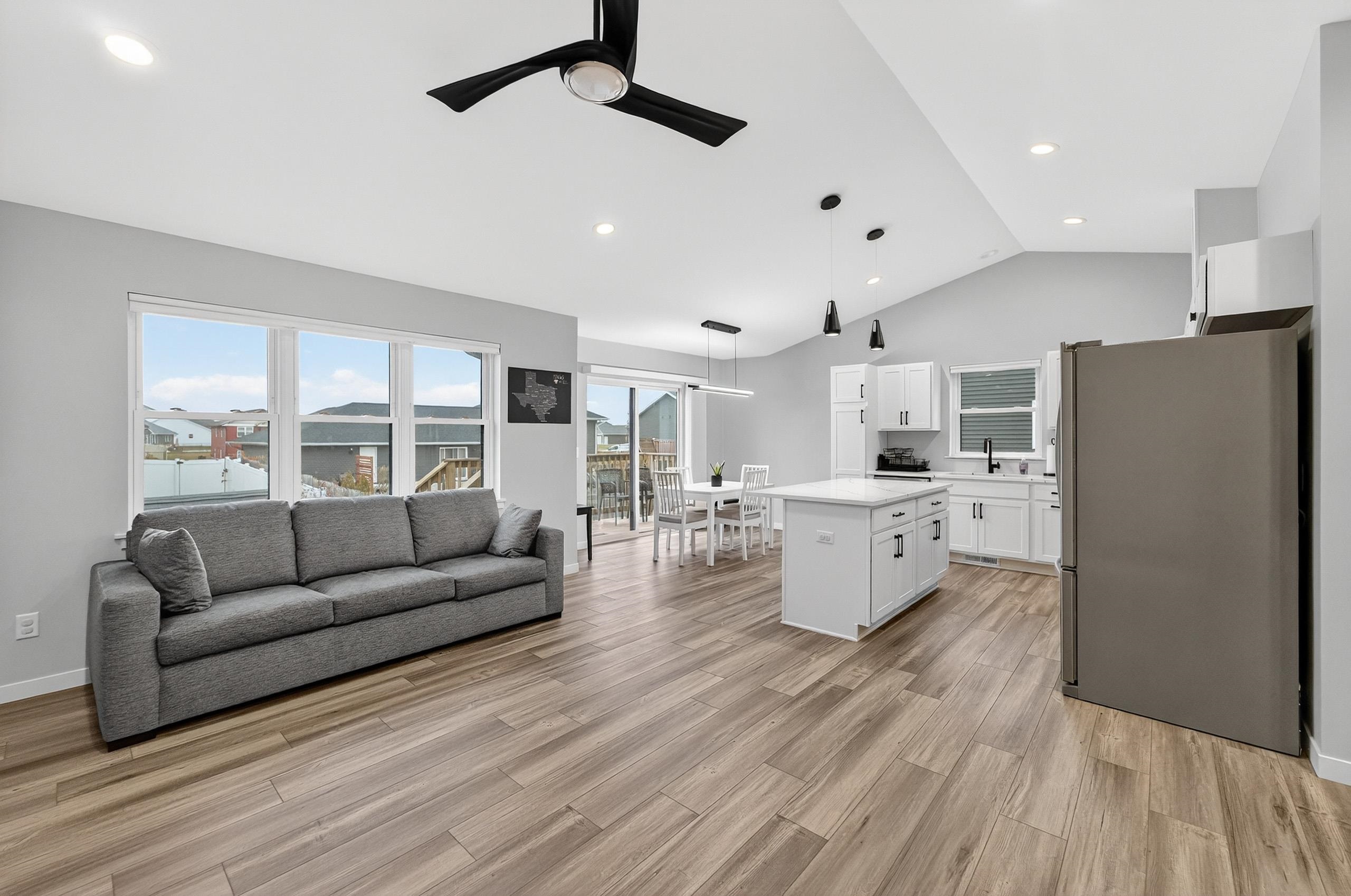 654 Locust Lane Evansville, WI 53536 - Photo 17 of 40