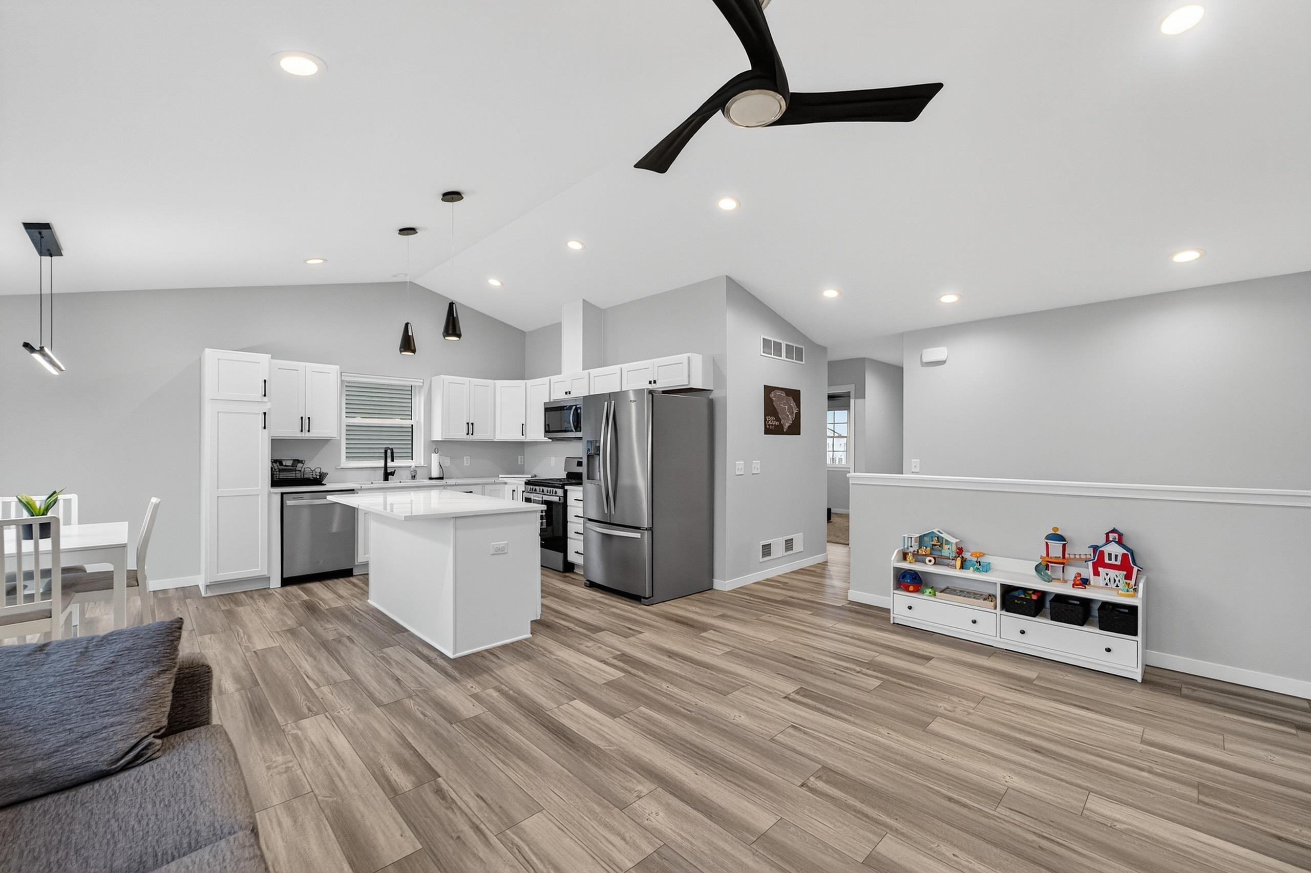 654 Locust Lane Evansville, WI 53536 - Photo 18 of 40