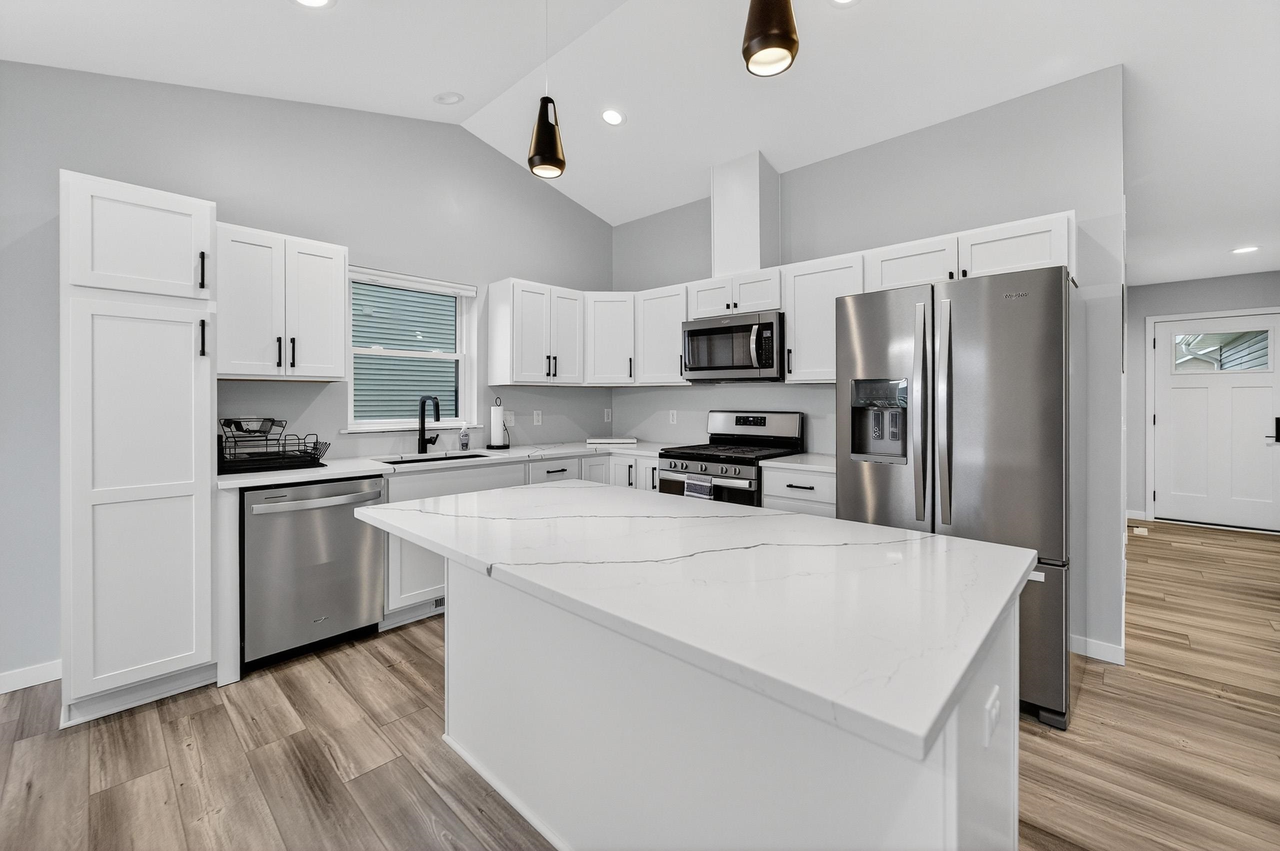 654 Locust Lane Evansville, WI 53536 - Photo 5 of 40