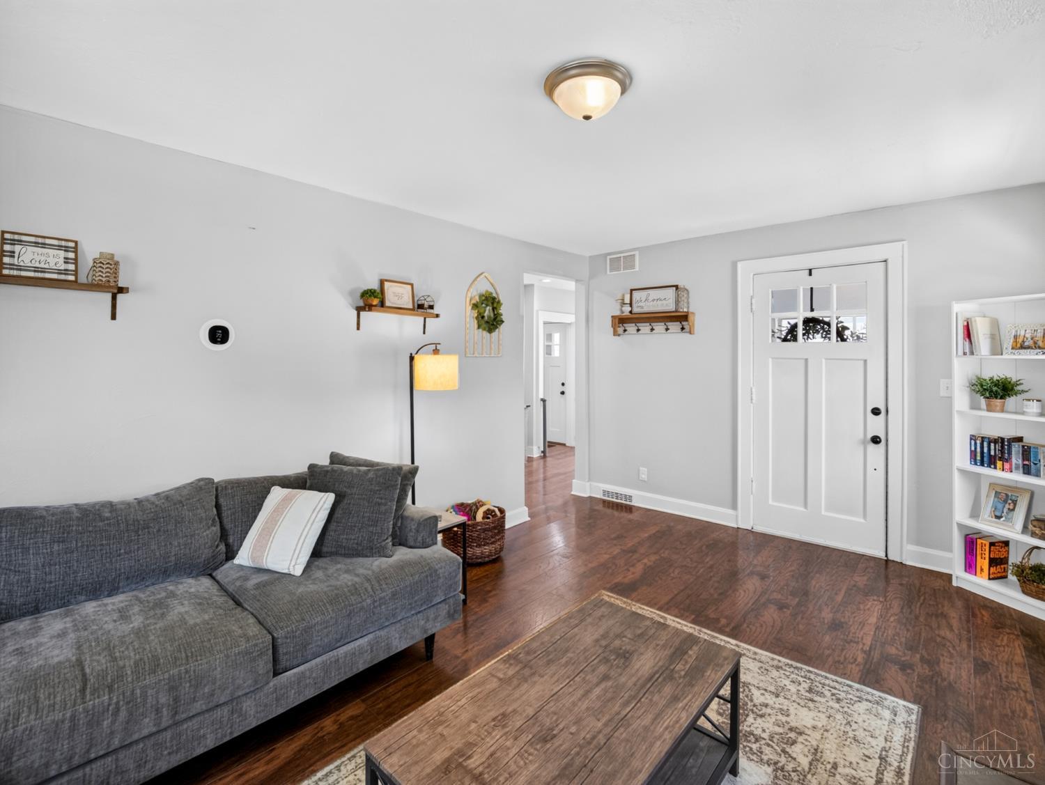 4559 Buxton Road Cincinnati, OH 45242 - Photo 4 of 42