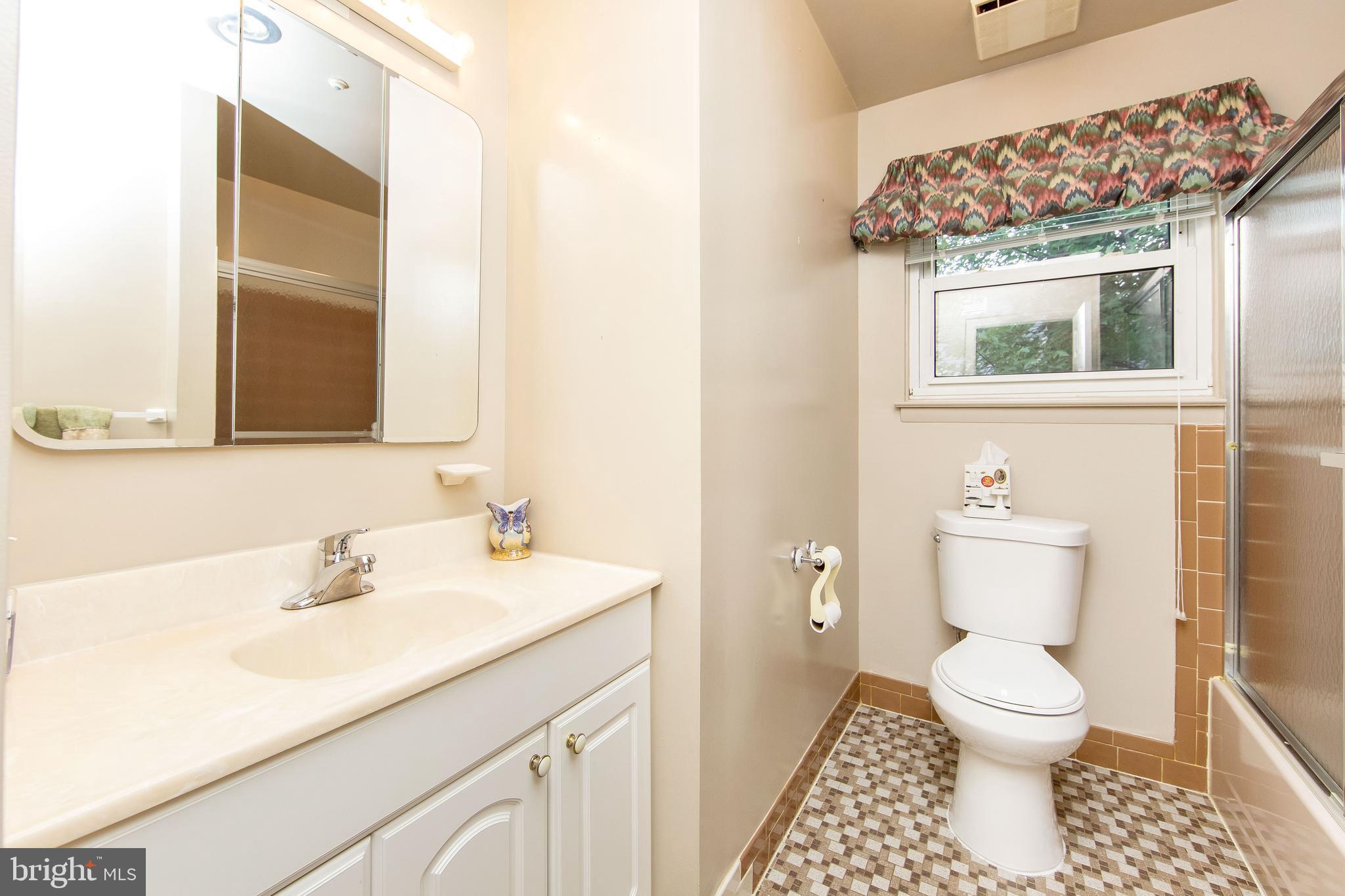 17 Strathmore Drive Cherry Hill, NJ 08003 - Photo 25 of 42 Full Hall Bath