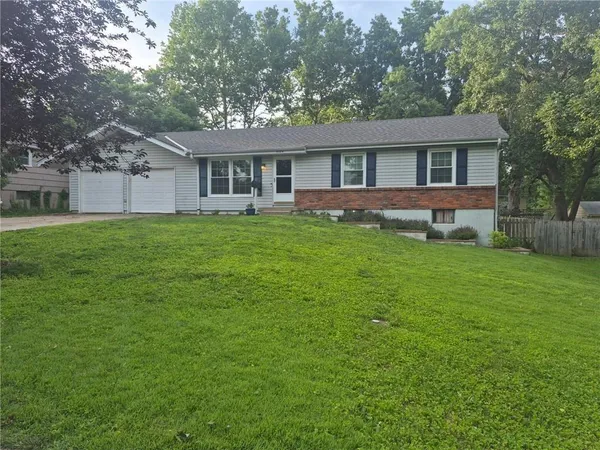 $215,000 | 9304 East 81st Street, Raytown, MO 64138