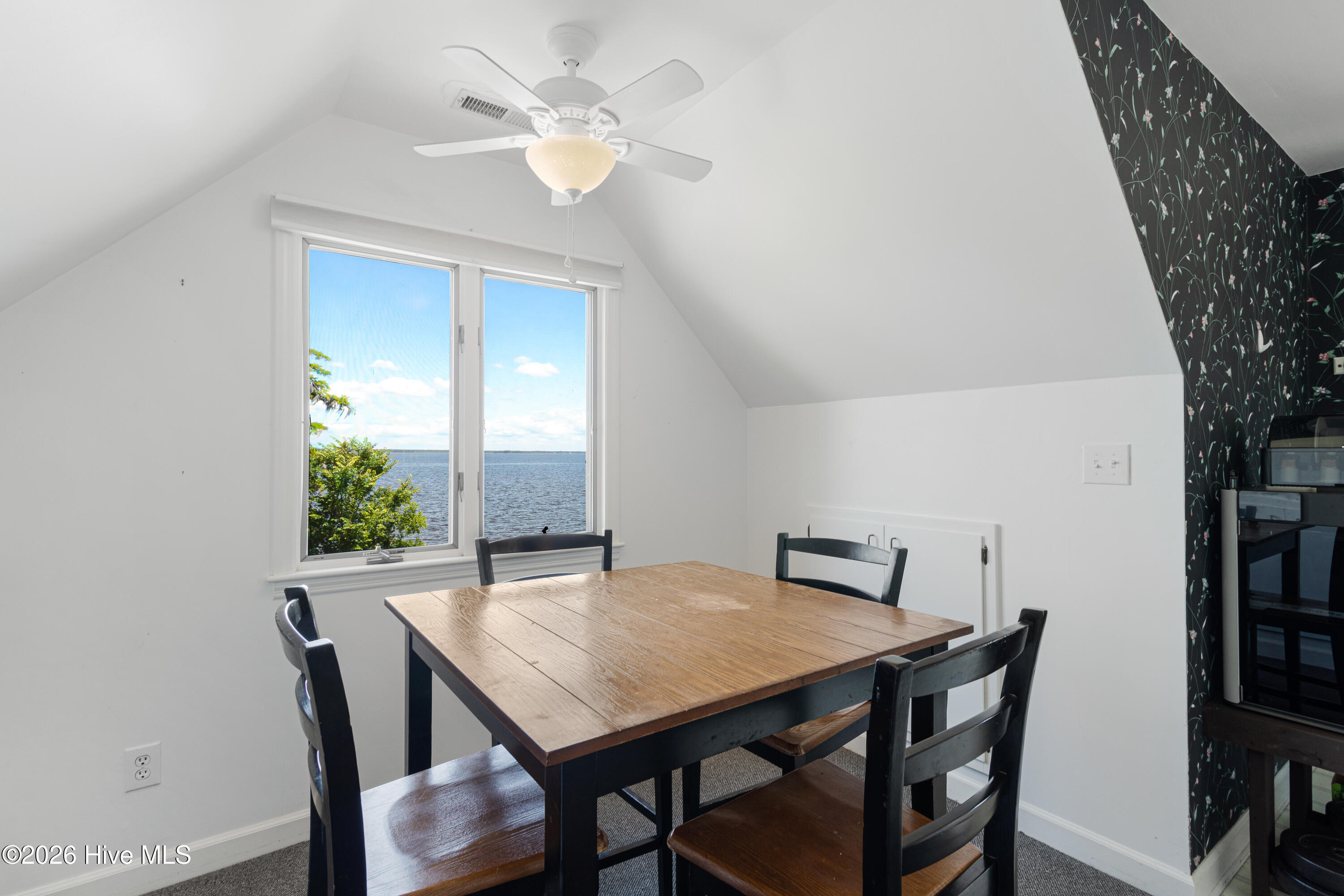 4100 North Rivershore Drive New Bern, NC 28560 - Photo 50 of 87 Guest House Dining Area