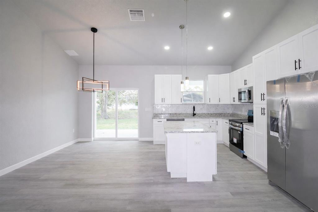 769 Memorial Drive Sebring, FL 33870 - Photo 4 of 27