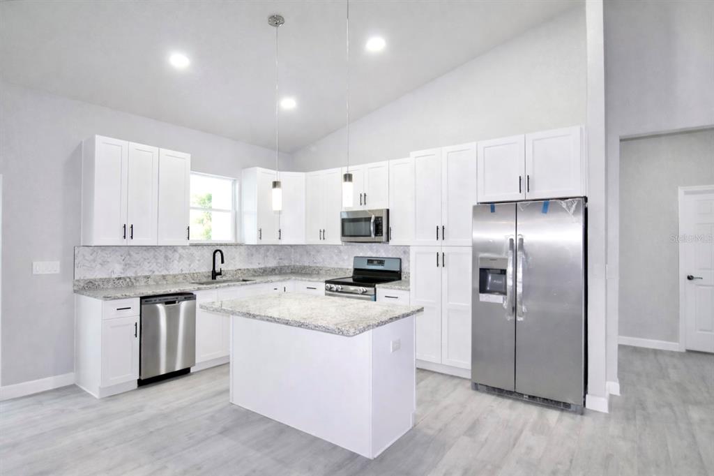769 Memorial Drive Sebring, FL 33870 - Photo 6 of 27