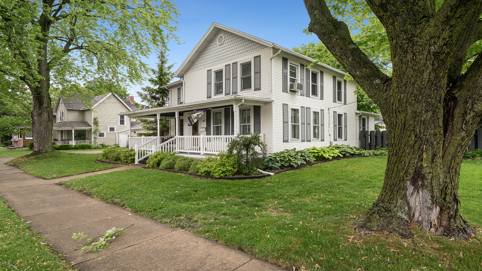 321 East Chamberlin Street Dixon, IL 61021 - Photo 3 of 61