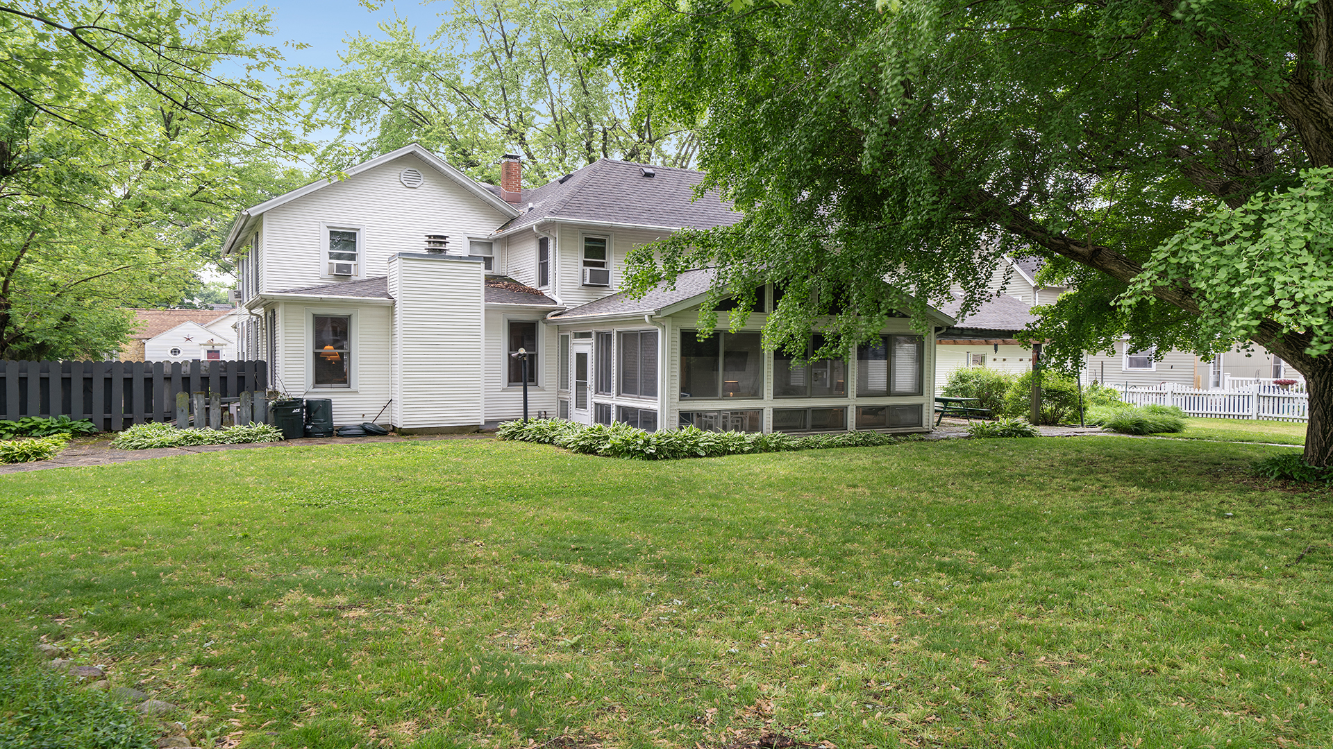321 East Chamberlin Street Dixon, IL 61021 - Photo 4 of 61
