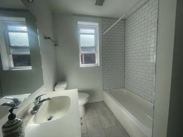 $2,300 | 18 Warner Avenue, Unit 2, Jersey City, NJ 07305