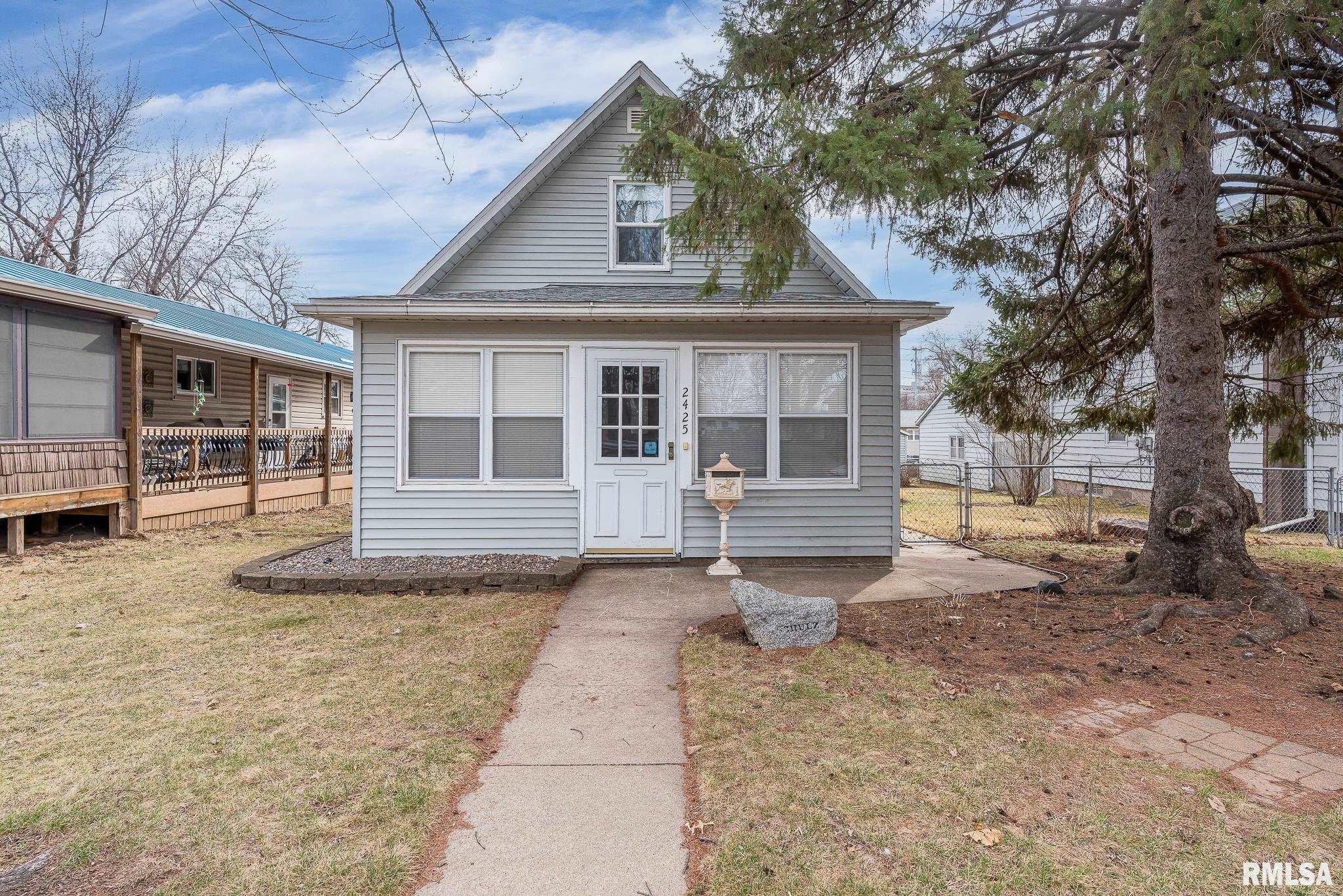 2425 Barker Street Clinton, IA 52732 - Photo 1 of 22 Gallery Image 1