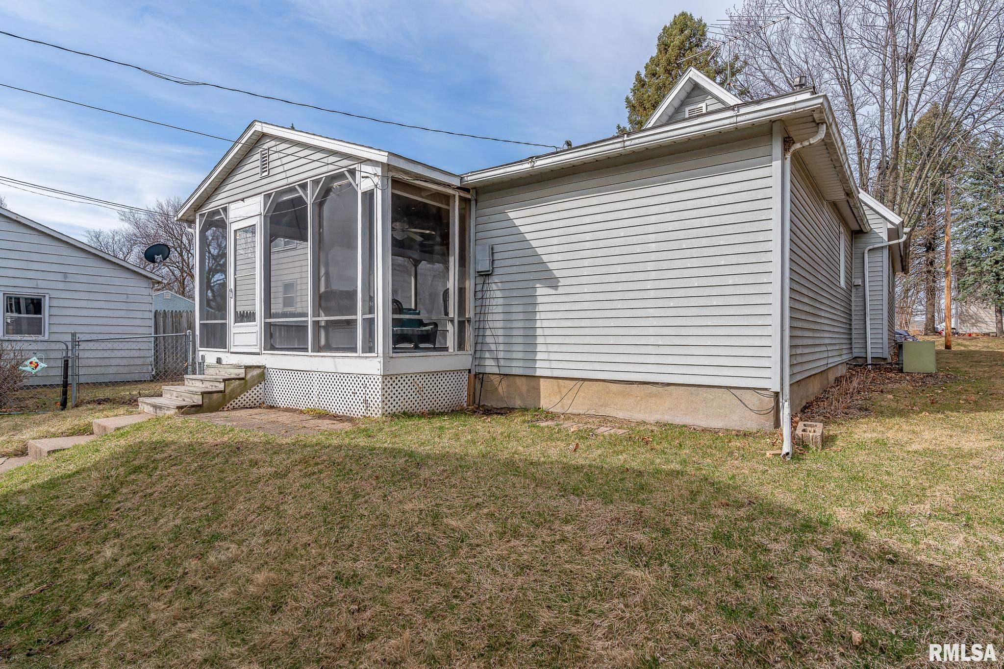 2425 Barker Street Clinton, IA 52732 - Photo 6 of 22 Gallery Image 6