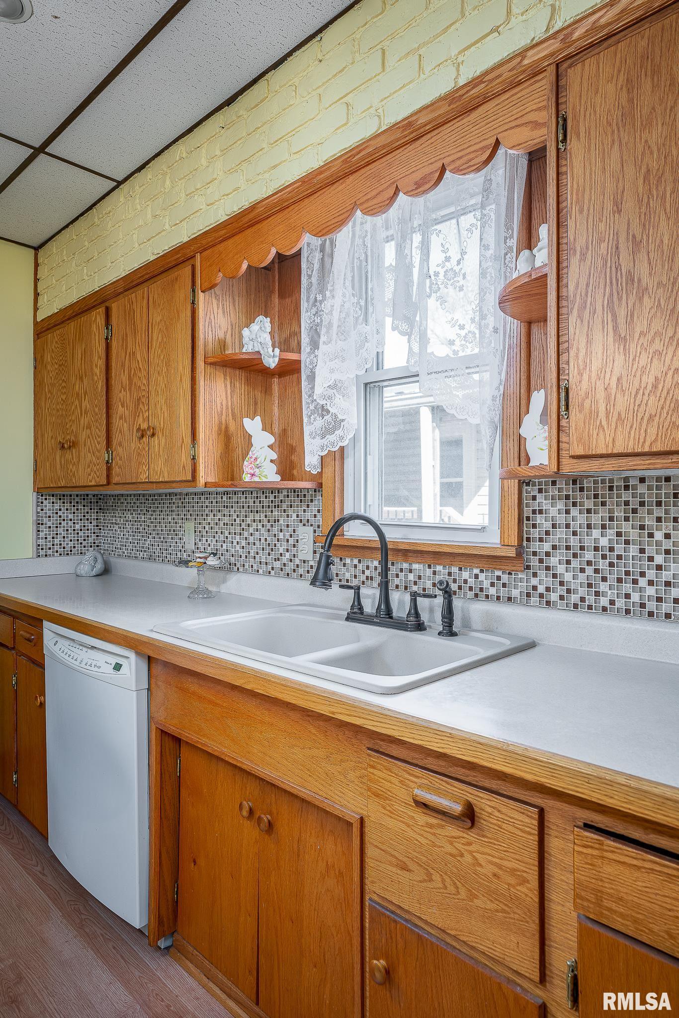 2425 Barker Street Clinton, IA 52732 - Photo 10 of 22 Gallery Image 10