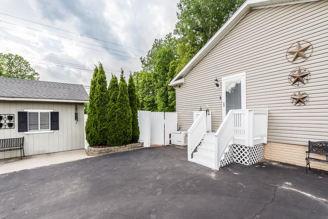 25280 Sumpter Road Belleville, MI 48111 - Photo 5 of 46 DSC_14 (Medium)