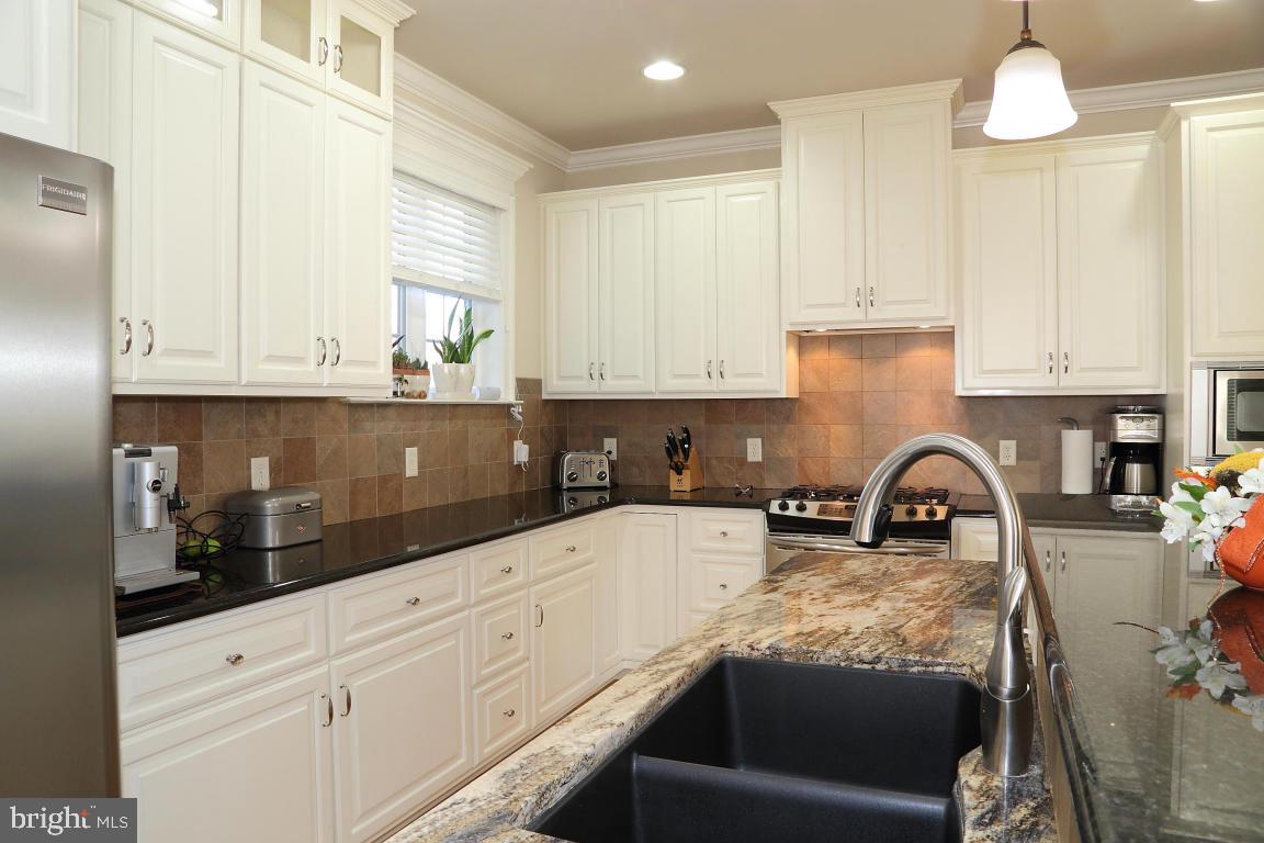 308 Bowyer Lane Lititz, PA 17543 - Photo 8 of 30 Gallery Image 8