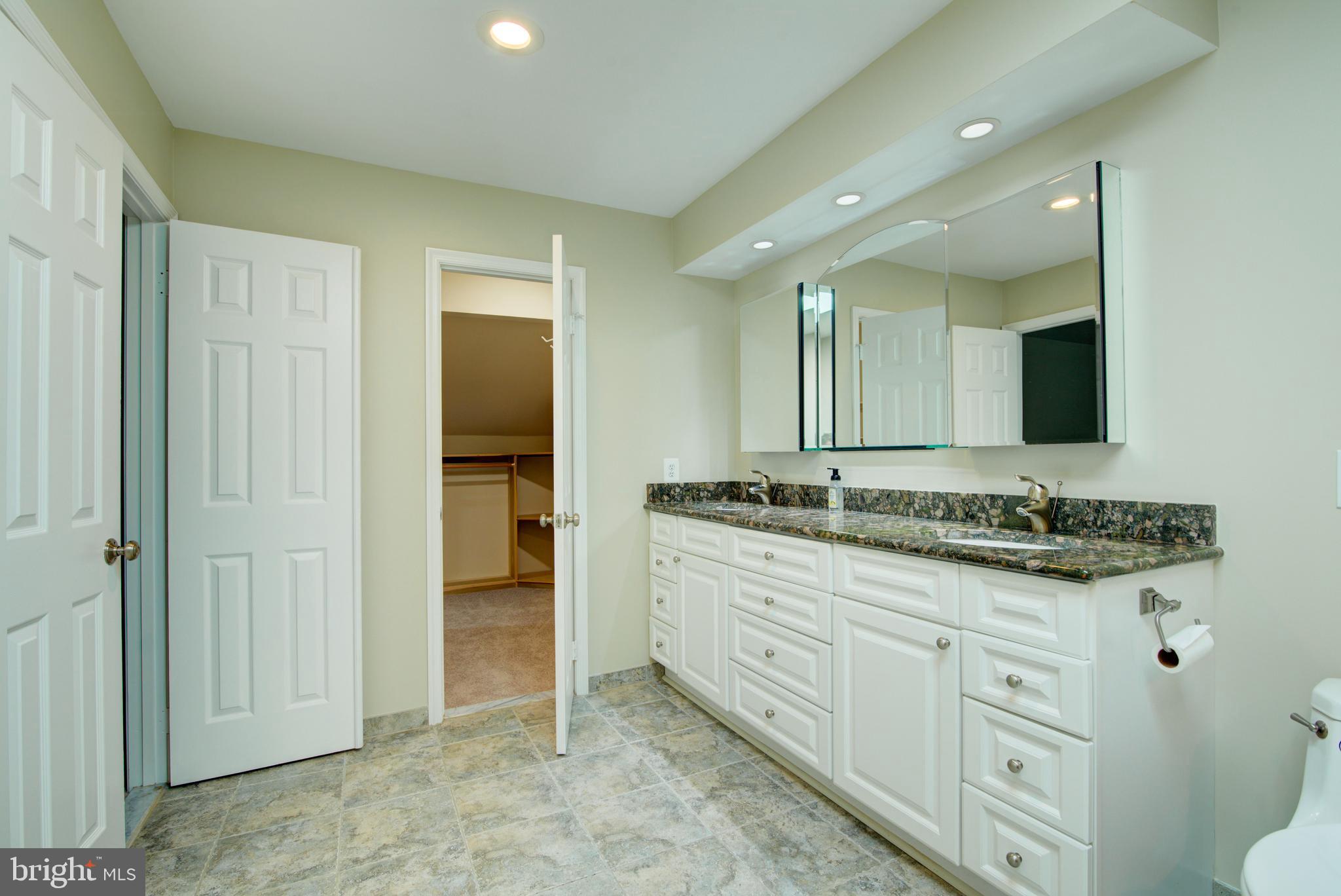 44 Carrollton Road Sterling, VA 20165 - Photo 34 of 75 Primary bathroom