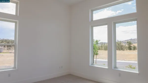 a view of empty room with window