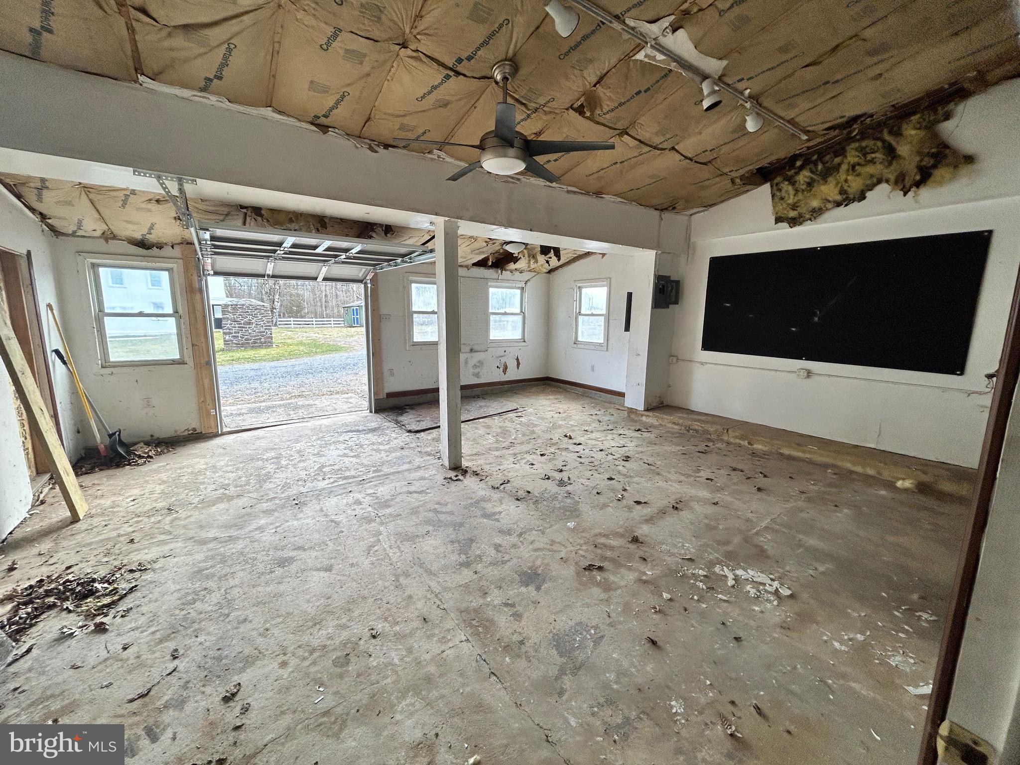 1710 Lower Rocky Dale Road Green Lane, PA 18054 - Photo 38 of 43 Garage 3