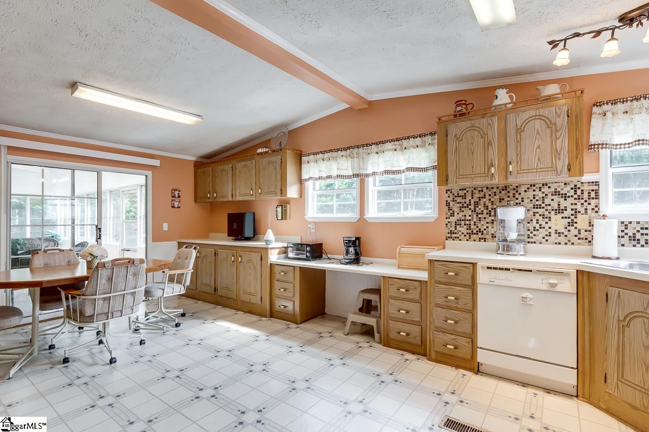 711 Holland Road Simpsonville, SC 29681 - Photo 8 of 36 Gallery Image 8