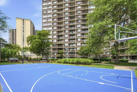 $525,000 | 2 Bay Club Drive, Unit 6F | Bay Terrace