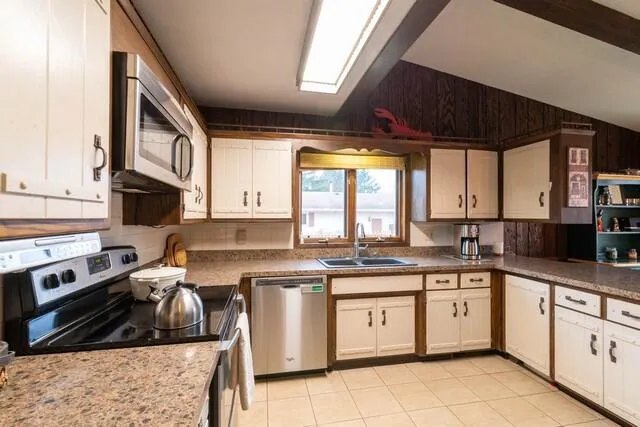 $499,900 | 8126 203rd Avenue, Bristol, WI 53104