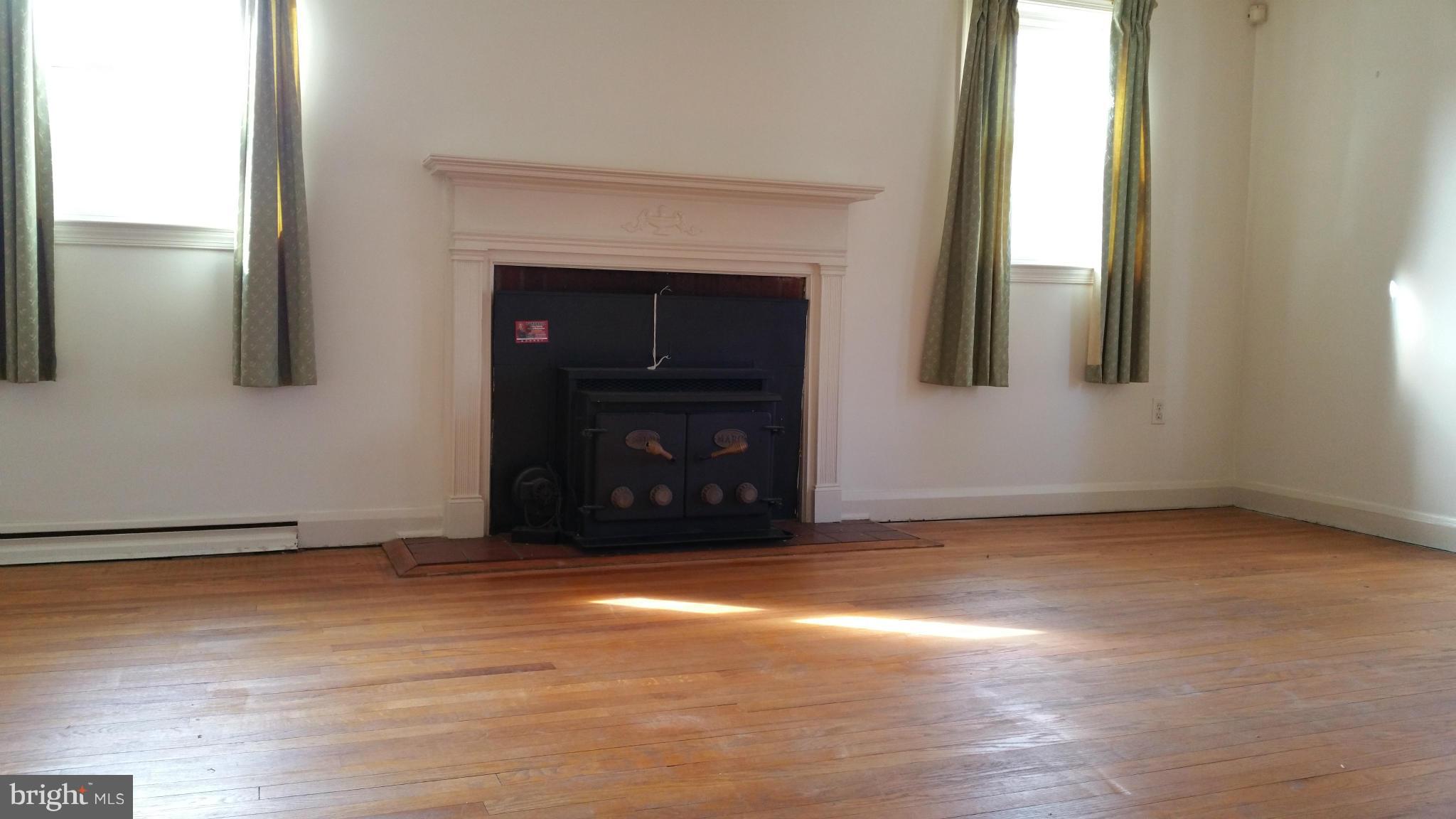 4829 Briarclift Road Baltimore, MD 21229 - Photo 6 of 10 Family Room
