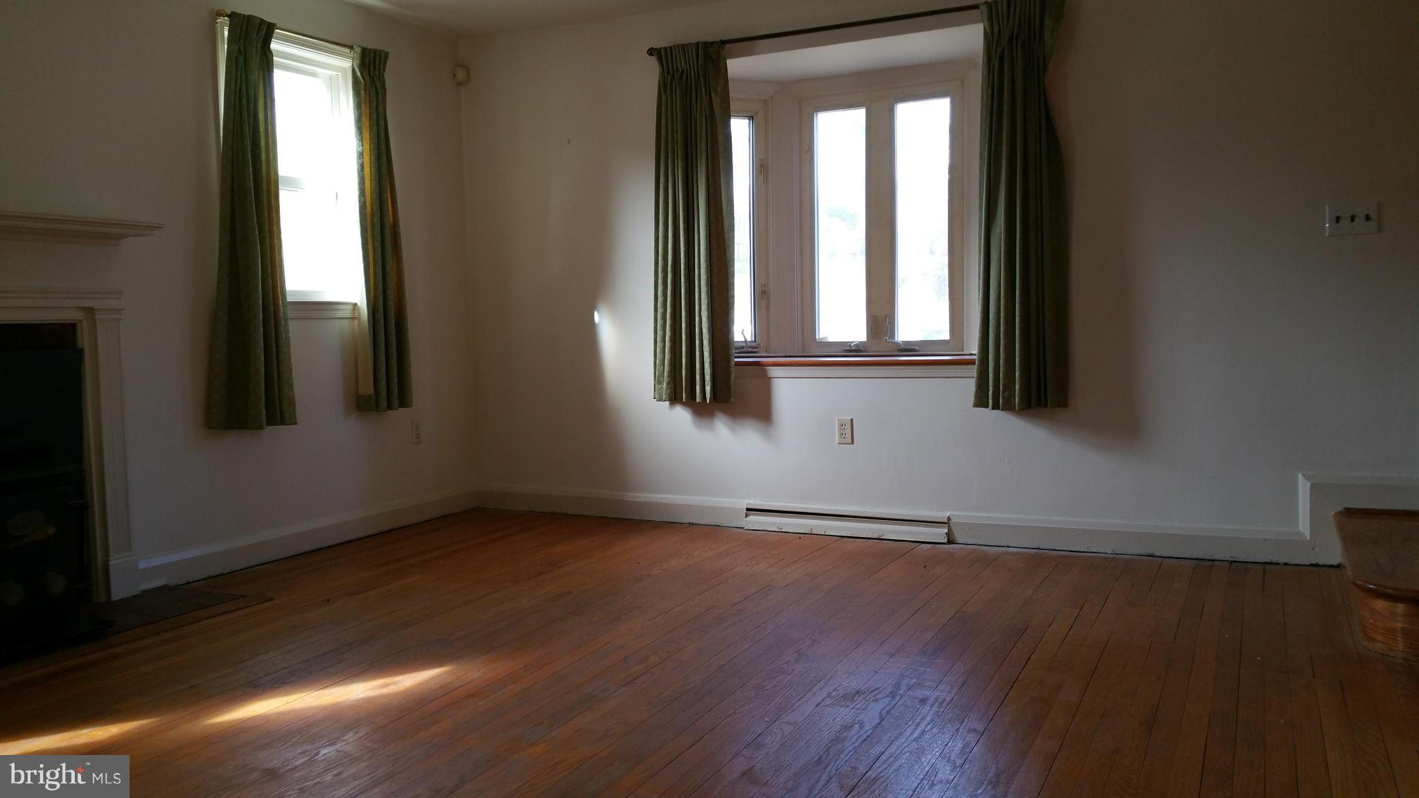 4829 Briarclift Road Baltimore, MD 21229 - Photo 7 of 10 Family Room